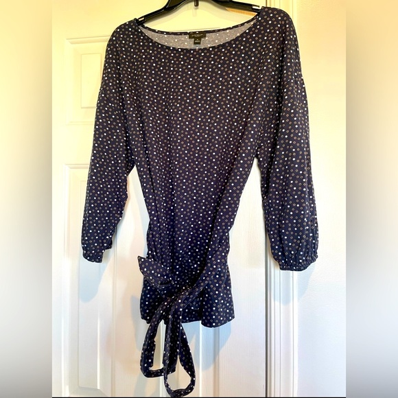 Ann Taylor Factory Tops - Ann Taylor Factory scoop neck blouse w/belted waist women’s XL